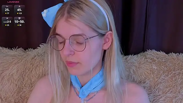 MonicaShiny online show from November 3, 7:51 pm