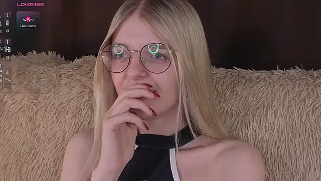 MonicaShiny online show from January 7, 8:01 pm