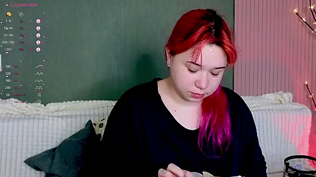 Klee Love online show from November 16, 4:25 am