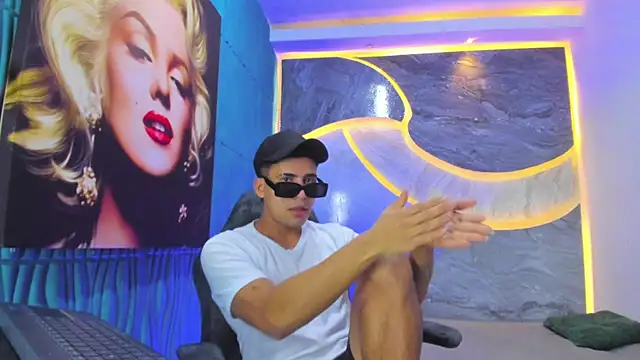 Play boys Hot2 online show from October 27, 1:17 pm