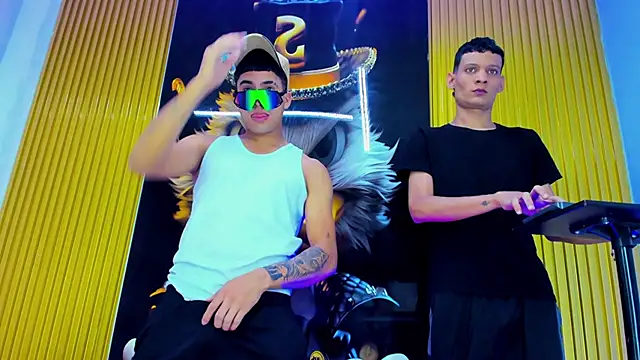 Play boys Hot2 online show from November 17, 4:02 am