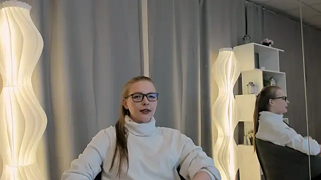 NohemiGilsdorf online show from October 5, 3:06 pm