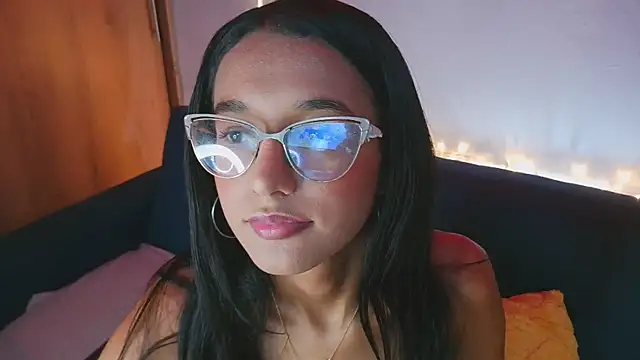 luna valen online show from May 23, 4:11 am