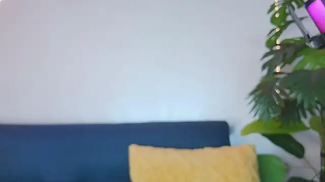 luna valen online show from May 26, 4:01 am