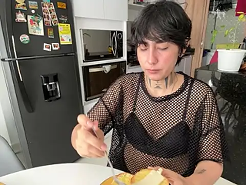 DaisyEmily online show from May 29, 4:27 pm
