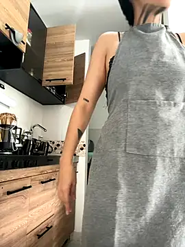 DaisyEmily online show from November 17, 5:57 pm