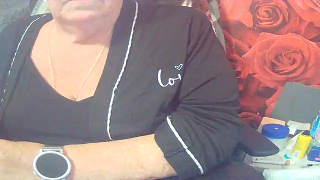 Playful MILF Demi online show from May 13, 9:09 pm