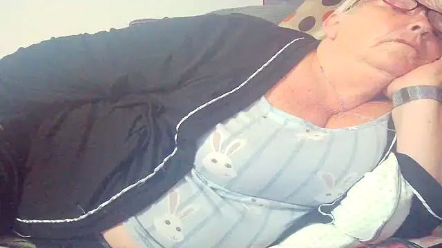 Playful MILF Demi online show from May 23, 10:41 pm