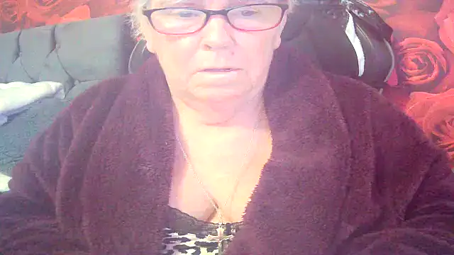 Playful MILF Demi online show from March 15, 11:56 am