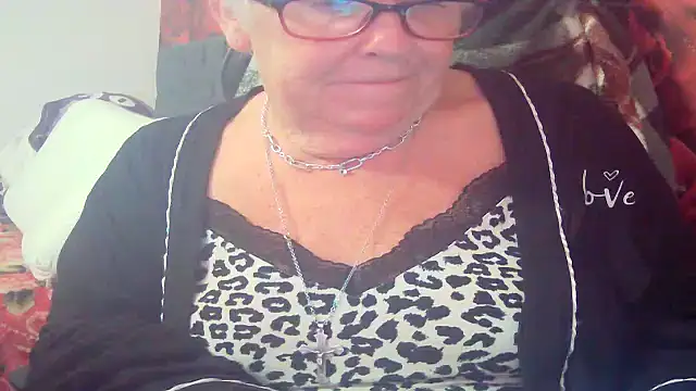 Playful MILF Demi online show from May 14, 10:59 pm