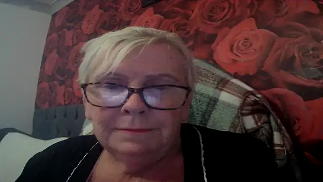 Playful MILF Demi online show from May 4, 11:58 am