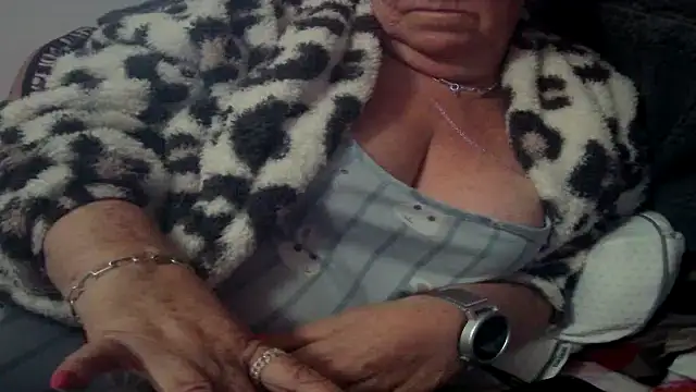 Playful MILF Demi online show from May 16, 6:27 am