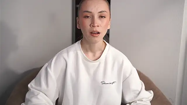 AkikoSteeples online show from October 4, 8:09 am