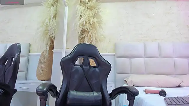 ScarletEvanss  online show from May 18, 11:16 am