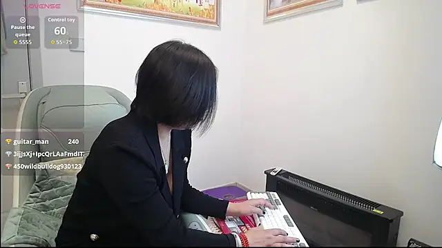 selinajuan online show from November 14, 1:22 pm