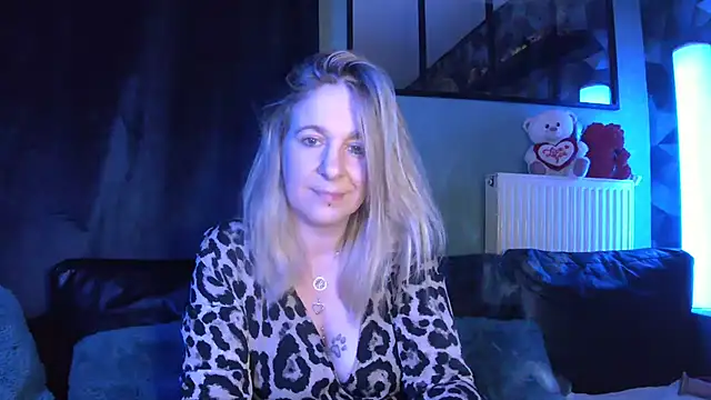 Delichieuse5 online show from April 2, 7:44 pm