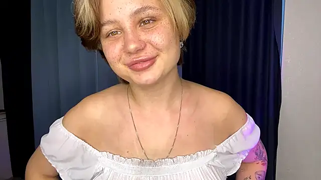 LunaMoonstar online show from November 14, 1:22 pm