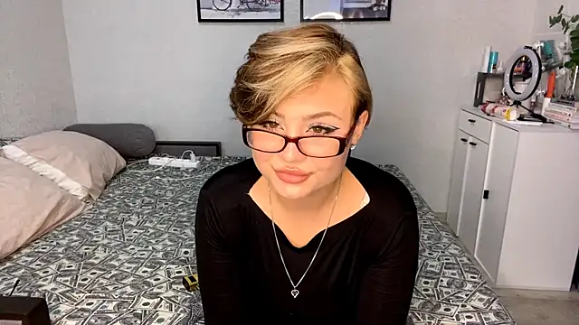 LunaMoonstar online show from October 23, 2:12 pm