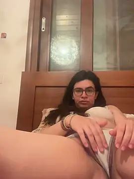 luciamaria01 online show from May 24, 9:58 pm