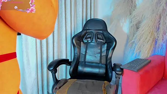 alejagarcia  online show from October 18, 1:30 am