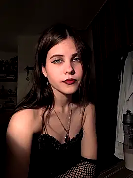 Alicemyrr online show from October 7, 7:07 pm