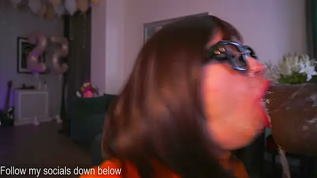 karolineneuer  online show from November 17, 3:40 am