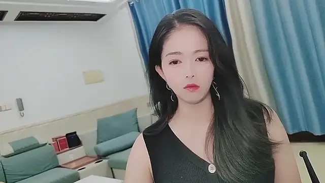 Q Yumi online show from October 14, 11:46 am