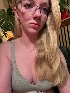 LinaLeana online show from April 4, 5:56 pm