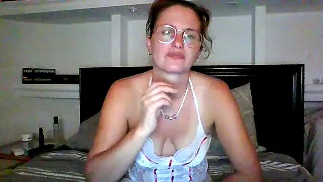 xcrazzycat online show from October 15, 9:06 pm