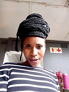 petite queenx online show from December 22, 1:36 pm