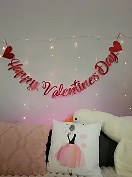 Evarey  online show from February 8, 5:55 am