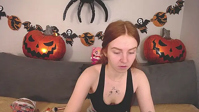 Evarey  online show from October 31, 5:31 am