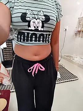 anshika0124 online show from October 24, 4:52 am