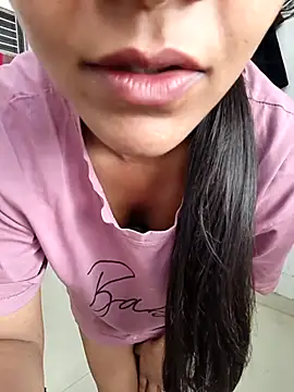 anshika0124 online show from January 15, 6:08 am