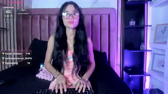 Isis Blaze online show from May 6, 3:21 am