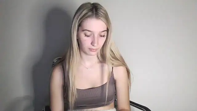Lucyreeel  online show from October 16, 6:10 pm