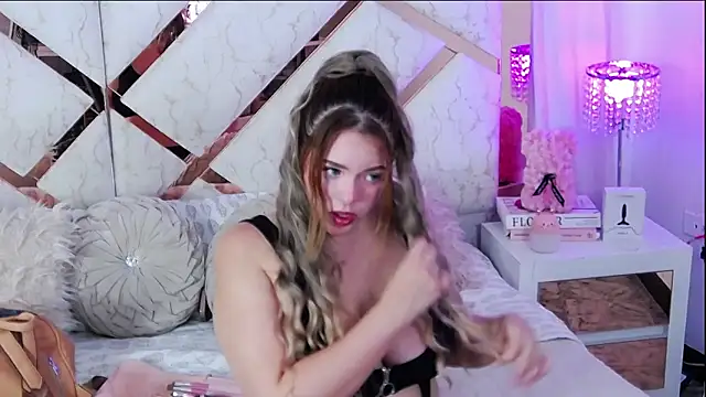 AngelieeVoyer online show from April 7, 4:20 pm