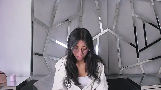 Mia clark18 online show from November 11, 8:39 pm