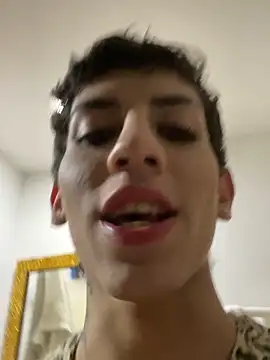 SiaraRealist online show from November 2, 12:14 am