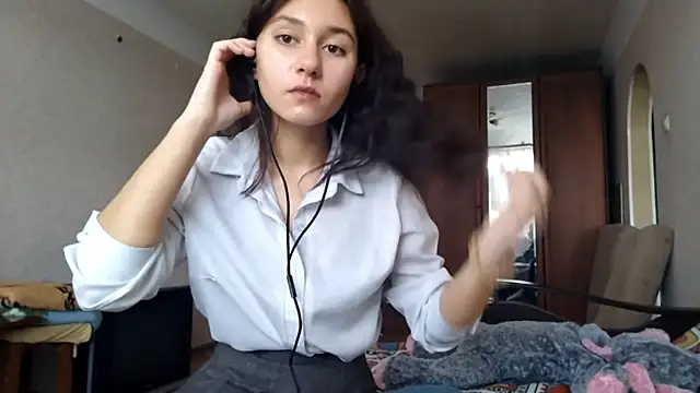 MiaLovelyOne online show from October 13, 8:39 am