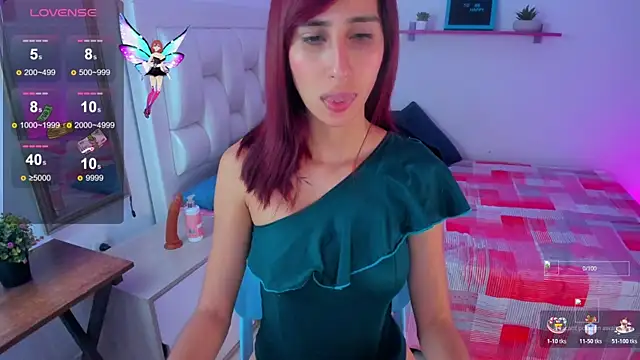 Laaura-Velez online show from October 20, 12:30 pm