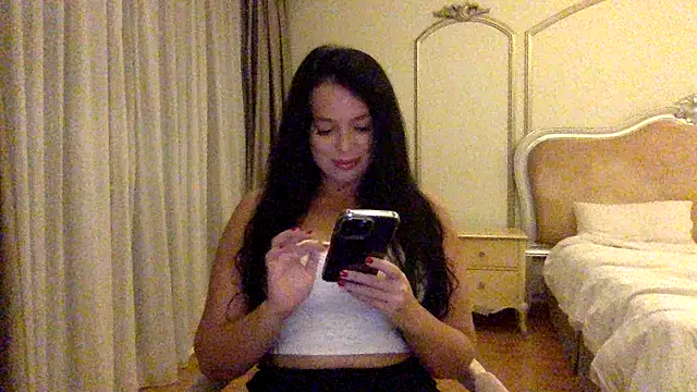 Fayronna online show from April 4, 6:51 pm