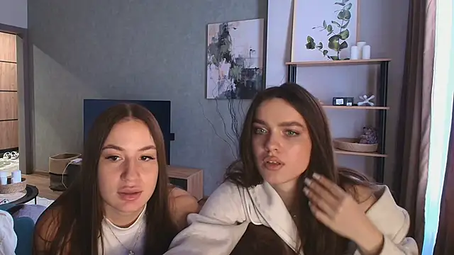 MayaGlow online show from November 22, 7:11 am