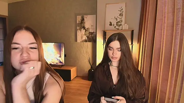 MayaGlow online show from December 5, 5:40 am