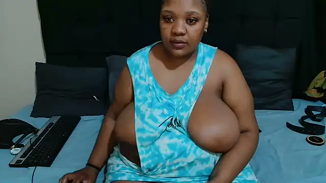 CaramelBootty online show from May 24, 7:07 am