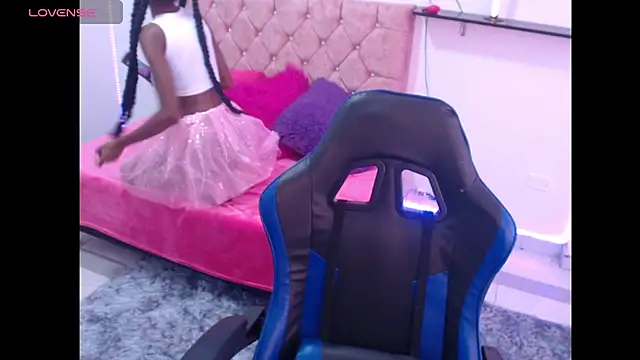 thianahorny online show from October 16, 12:30 pm