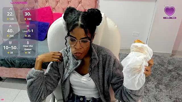 thianahorny online show from December 2, 12:40 pm