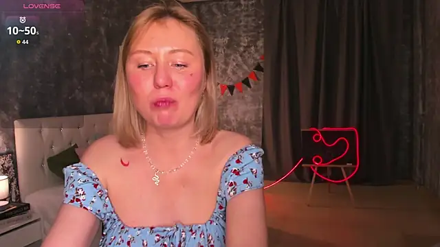 scent  of woman online show from December 16, 9:48 am