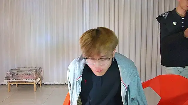 KK-cuteboy online show from April 9, 11:59 am