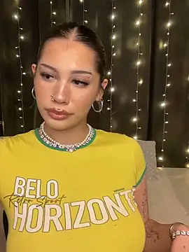 LoraShines online show from May 22, 6:17 pm